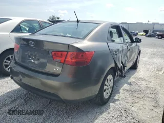 2010 Kia Forte EX z VIN KNAFU4A20A5295544, wystawiony jako Copart lot #58595625 z przebiegiem 322 520 mil mil oraz Szkoda całkowita • Salvage title. Historia ofert i sprzedaży dostępna na DreamBid. Obrazek 3.