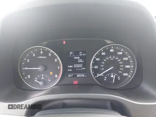2017 Hyundai Elantra SE z VIN 5NPD74LF6HH180684, wystawiony jako IAAI lot #42359575 z przebiegiem 68 339 mil mil oraz . Historia ofert i sprzedaży dostępna na DreamBid. Obrazek 7.