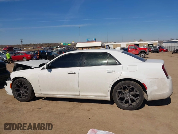 2019 Chrysler 300 with VIN 2C3CCABG0KH539581, listed as a IAAI auction lot 41652438 with 1 mi miles. Bid and sale history available at carsss.com. Image 14.