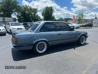 1989 BMW 3 Series 325is z VIN WBAAA2306K4259822, wystawiony jako Copart lot #60571445 z przebiegiem 125 750 mil mil oraz Czysty tytuł • Clean title. Historia ofert i sprzedaży dostępna na DreamBid. Obrazek 4.