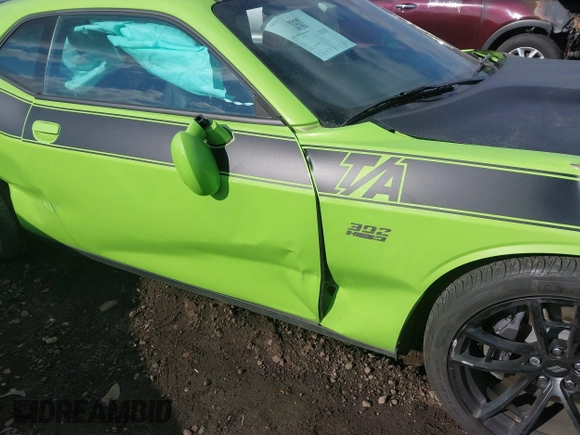 2023 Dodge Challenger R/T Scat Pack z VIN 2C3CDZFJ5PH527693, wystawiony jako IAAI lot #41428982 z przebiegiem 11 739 mil mil oraz . Historia ofert i sprzedaży dostępna na DreamBid. Obrazek 18.