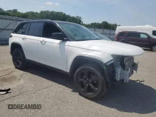 2022 Jeep Grand Cherokee Laredo with VIN 1C4RJHAG9N8572532, listed as a Copart auction lot 61242175 with 45,363 mi miles and Salvage title. Bid and sale history available at DreamBid. Image 4.