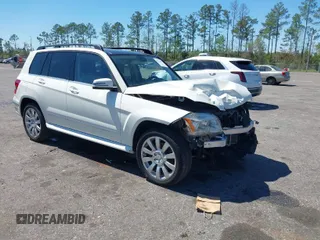 2010 Mercedes-Benz GLK with VIN WDCGG5GB6AF352765, listed as a IAAI auction lot 41832692 with 135,933 mi miles. Bid and sale history available at carsss.com. Image 1.