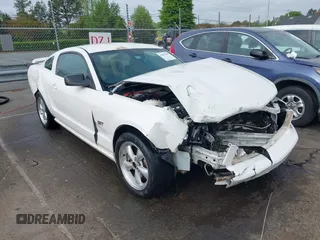 2006 Ford Mustang GT Deluxe with VIN 1ZVFT82H865246421, listed as a IAAI auction lot 42007809 with 205,896 mi miles and . Bid and sale history available at DreamBid. Image 1.