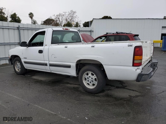 2000 Chevrolet Silverado 1500 with VIN 1GCEC14W8YE144881, listed as a Copart auction lot 84852304 with 0 mi miles and Salvage Title. Bid and sale history available at carsss.com. Image 3.