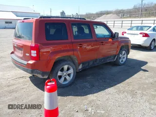 2012 Jeep Patriot Latitude z VIN 1C4NJRFB2CD690010, wystawiony jako IAAI lot #41909754 z przebiegiem 264 765 mil mil oraz . Historia ofert i sprzedaży dostępna na DreamBid. Obrazek 4.