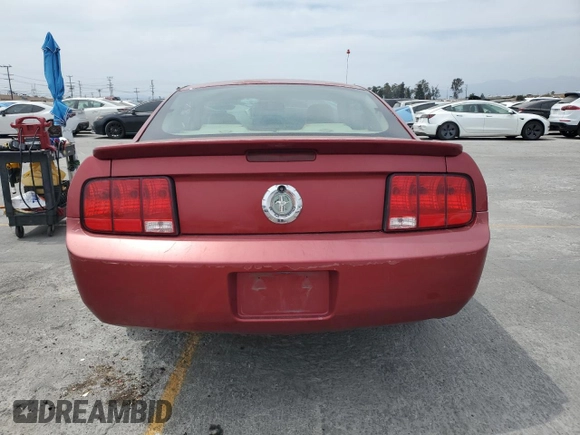 2007 Ford Mustang Deluxe z VIN 1ZVHT80N075308557, wystawiony jako Copart lot #58405905 z przebiegiem 132 271 mil mil oraz Czysty tytuł • Clean title. Historia ofert i sprzedaży dostępna na DreamBid. Obrazek 6.