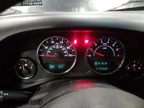 2017 Jeep Wrangler Unlimited Sahara z VIN 1C4BJWEG9HL698729, wystawiony jako Copart lot #55981555 z przebiegiem 117 556 mil mil oraz Czysty tytuł • Clean title. Historia ofert i sprzedaży dostępna na DreamBid. Obrazek 9.