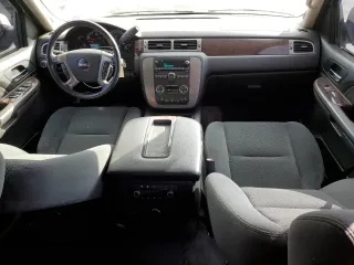 2008 GMC Yukon SLT w/4SB with VIN 1GKFC13J38J185621, listed as a Copart auction lot 71009934 with 173,476 mi miles and Salvage Title. Bid and sale history available at carsss.com. Image 8.