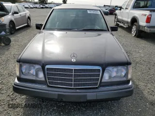 1995 Mercedes-Benz E Class with VIN WDBEA32E0SC180075, listed as a Copart auction lot 78734204 with 268,276 mi miles and Clean Title. Bid and sale history available at carsss.com. Image 5.