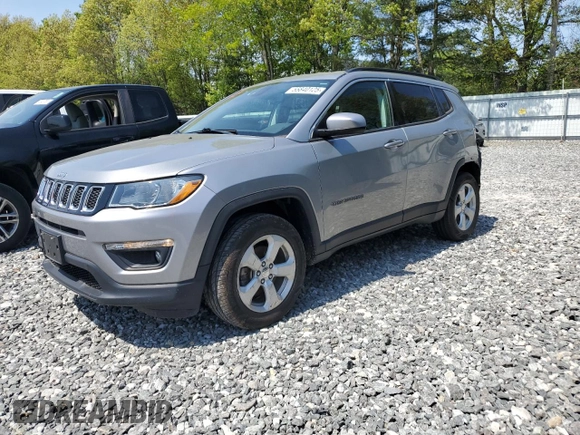 2020 Jeep Compass Latitude z VIN 3C4NJDBB3LT100870, wystawiony jako Copart lot #55840125 z przebiegiem 58 999 mil mil oraz Szkoda całkowita • Salvage title. Historia ofert i sprzedaży dostępna na DreamBid. Obrazek 1.