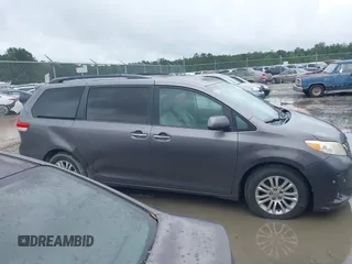 2011 Toyota Sienna XLE AAS z VIN 5TDYK3DC9BS114078, wystawiony jako IAAI lot #42434853 z przebiegiem 301 384 mil mil oraz . Historia ofert i sprzedaży dostępna na DreamBid. Obrazek 12.
