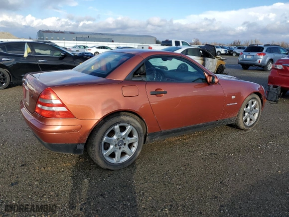 2000 Mercedes-Benz SLK-Class Kompressor with VIN WDBKK47F0YF145180, listed as a Copart auction lot 86648924 with 130,460 mi miles and Salvage Title. Bid and sale history available at carsss.com. Image 3.