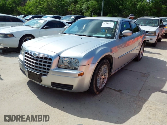2008 Chrysler 300 LX z VIN 2C3LA43R68H106864, wystawiony jako IAAI lot #42044794 z przebiegiem 226 705 mil mil oraz . Historia ofert i sprzedaży dostępna na DreamBid. Obrazek 2.
