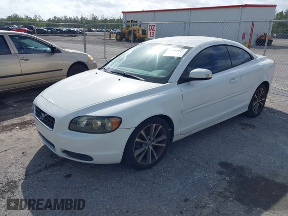 2010 Volvo C70 with VIN YV1672MC4AJ092225, listed as a IAAI auction lot 41706918 with 87,902 mi miles. Bid and sale history available at carsss.com. Image 2.