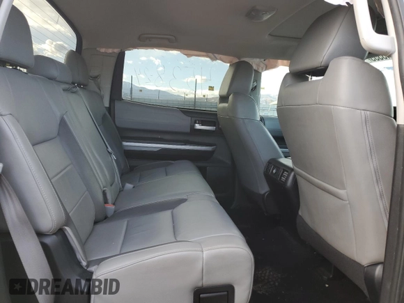 2018 Toyota Tundra SR5 z VIN 5TFHW5F17JX694497, wystawiony jako Copart lot #88545555 z przebiegiem 93 586 mil mil oraz Szkoda całkowita • Salvage title. Historia ofert i sprzedaży dostępna na DreamBid. Obrazek 10.
