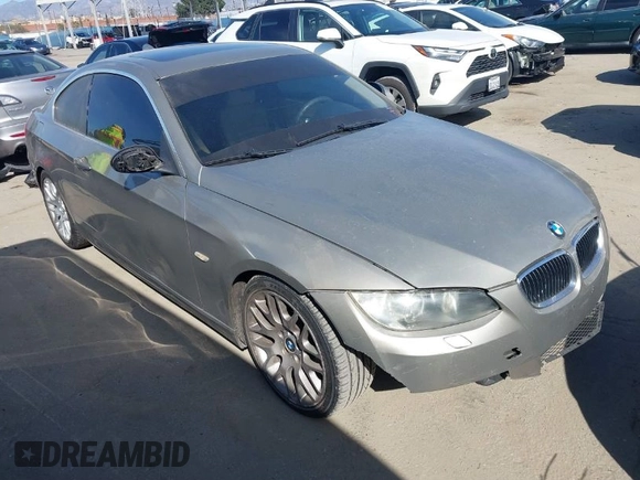2008 BMW 3 Series 328i with VIN WBAWB33558P133091, listed as a IAAI auction lot 41648405 with 210,525 mi miles. Bid and sale history available at carsss.com. Image 1.