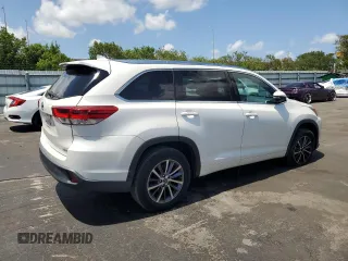 2018 Toyota Highlander SE with VIN 5TDKZRFH2JS550203, listed as a Copart auction lot 58133525 with 117,891 mi miles and Salvage title. Bid and sale history available at DreamBid. Image 3.