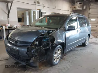 2006 Toyota Sienna XLE with VIN 5TDZA22C86S559955, listed as a IAAI auction lot 40525261 with 141,926 mi miles. Bid and sale history available at carsss.com. Image 2.