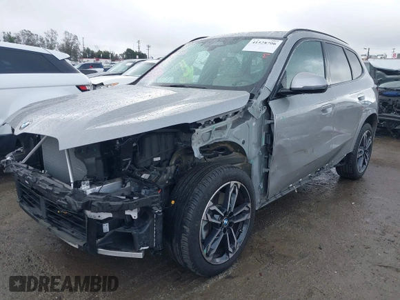 2023 BMW X1 xDrive28i z VIN WBX73EF02P5X48940, wystawiony jako IAAI lot #41528706 z przebiegiem 10 683 mil mil oraz . Historia ofert i sprzedaży dostępna na DreamBid. Obrazek 18.