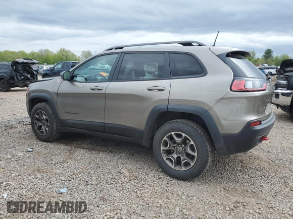 2021 Jeep Cherokee Trailhawk z VIN 1C4PJMBXXMD110534, wystawiony jako Copart lot #56333785 z przebiegiem 53 310 mil mil oraz Szkoda całkowita • Salvage title. Historia ofert i sprzedaży dostępna na DreamBid. Obrazek 2.