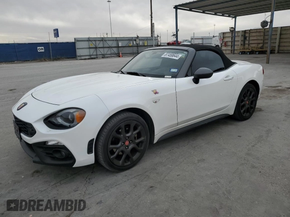 2019 FIAT 124 Spider Urbana Edition z VIN JC1NFAEK2K0142905, wystawiony jako Copart lot #87458644 z przebiegiem 33 680 mil mil oraz Szkoda całkowita • Salvage title. Historia ofert i sprzedaży dostępna na DreamBid. Obrazek 1.