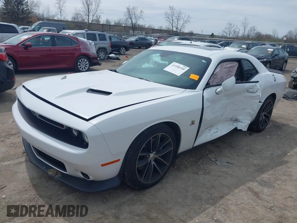 2016 Dodge Challenger R/T Scat Pack z VIN 2C3CDZFJ2GH263624, wystawiony jako IAAI lot #41998240 z przebiegiem 51 784 mil mil oraz . Historia ofert i sprzedaży dostępna na DreamBid. Obrazek 17.