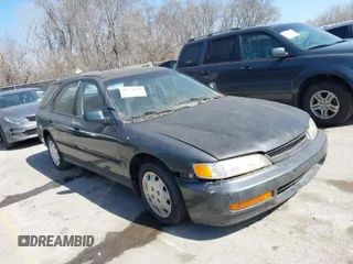 1996 Honda Accord LX with VIN 1HGCE1821TA004004, listed as a IAAI auction lot 41770651 with 190,281 mi miles and . Bid and sale history available at carsss.com. Image 1.