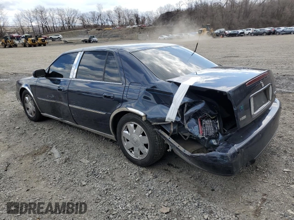 2004 Cadillac DeVille DTS z VIN 1G6KF579X4U203102, wystawiony jako Copart lot #50426955 z przebiegiem 157 290 mil mil oraz Szkody całkowita. Historia ofert i sprzedaży dostępna na DreamBid. Obrazek 2.