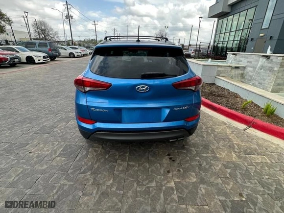 2016 Hyundai Tucson Limited with VIN KM8J33A28GU143046, listed as a Copart auction lot 50562135 with 130,696 mi miles and Clean Title. Bid and sale history available at carsss.com. Image 3.