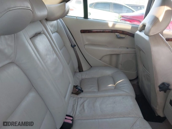 2007 Volvo S80 I6 with VIN YV1AS982471032134, listed as a IAAI auction lot 41829607 with 217,732 mi miles. Bid and sale history available at carsss.com. Image 8.