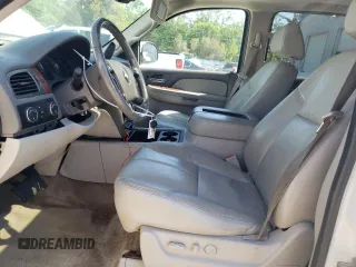 2007 Chevrolet Avalanche LTZ z VIN 3GNFK12317G210976, wystawiony jako Copart lot #51306835 z przebiegiem 283 913 mil mil oraz Szkody całkowita. Historia ofert i sprzedaży dostępna na DreamBid. Obrazek 7.