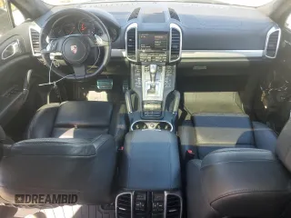 2012 Porsche Cayenne Turbo с VIN WP1AC2A25CLA80713, выставлен на аукционе Copart как лот 50768025 с пробегом 47 285 миль миль и Списание • Salvage title. История ставок и продаж доступна на DreamBid. Изображение 8.
