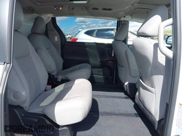 2016 Toyota Sienna Ltd with VIN 5TDDK3DC3GS144473, listed as a IAAI auction lot 41681218 with 32,080 mi miles. Bid and sale history available at carsss.com. Image 8.