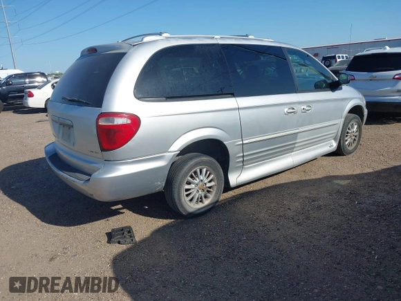 2002 Chrysler Town & Country Limited with VIN 2C8GP64L62R552398, listed as a IAAI auction lot 42021018 with 88,601 mi miles. Bid and sale history available at carsss.com. Image 4.