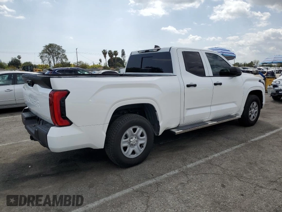 2022 Toyota Tundra SR z VIN 5TFKB5AA5NX008200, wystawiony jako Copart lot #51174545 z przebiegiem 51 898 mil mil oraz Szkoda całkowita • Salvage title. Historia ofert i sprzedaży dostępna na DreamBid. Obrazek 3.