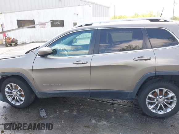 2019 Jeep Cherokee Latitude Plus with VIN 1C4PJLLB5KD184163, listed as a IAAI auction lot 41905051 with 247,574 mi miles. Bid and sale history available at carsss.com. Image 14.