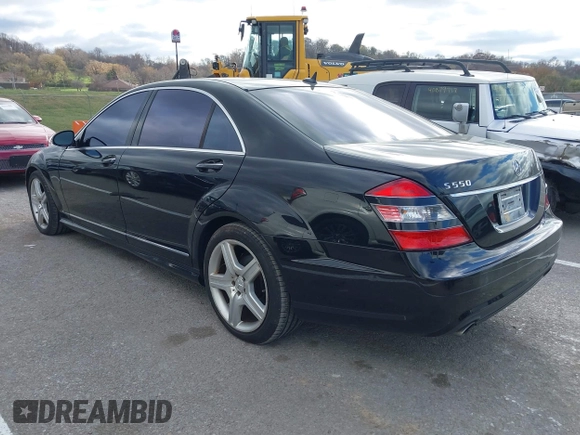 2007 Mercedes-Benz S 550 z VIN WDDNG71X07A111017, wystawiony jako IAAI lot #40911702 z przebiegiem 217 532 mil mil oraz . Historia ofert i sprzedaży dostępna na DreamBid. Obrazek 3.