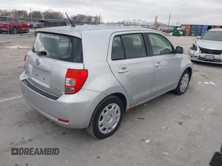 2008 Scion xD z VIN JTKKU10498J030179, wystawiony jako IAAI lot #41238505 z przebiegiem 265 597 mil mil oraz . Historia ofert i sprzedaży dostępna na DreamBid. Obrazek 4.