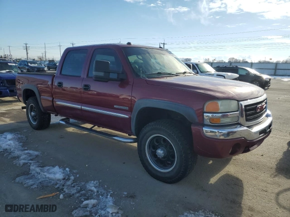 2004 GMC Sierra 2500 Crew Cab SLE with VIN 1GTGK23U64F211175, listed as a Copart auction lot 44129955 with 197,775 mi miles and Salvage Title. Bid and sale history available at carsss.com. Image 4.