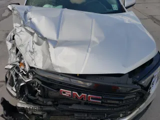 2022 GMC Terrain SLE z VIN 3GKALMEV9NL253730, wystawiony jako Copart lot #45146535 z przebiegiem Nie podano mil oraz Szkoda całkowita • Salvage title. Historia ofert i sprzedaży dostępna na DreamBid. Obrazek 13.