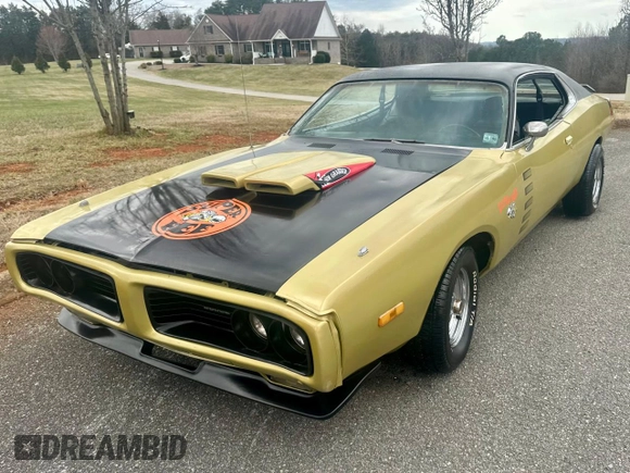 1974 Dodge Charger z VIN WH23G4A119876, wystawiony jako Copart lot #47498885 z przebiegiem 17 505 mil mil oraz Czysty tytuł • Clean title. Historia ofert i sprzedaży dostępna na DreamBid. Obrazek 2.
