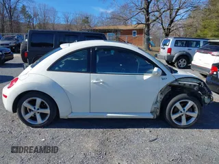 2008 Volkswagen New Beetle Coupe Triple White with VIN 3VWFW31C48M519108, listed as a IAAI auction lot 41582045 with 116,682 mi miles. Bid and sale history available at carsss.com. Image 14.