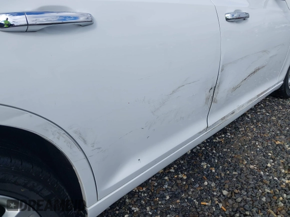 2019 Chrysler 300 Limited with VIN 2C3CCAKGXKH577948, listed as a IAAI auction lot 40908813 with 117,602 mi miles. Bid and sale history available at carsss.com. Image 18.