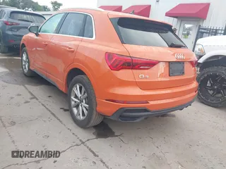 2023 Audi Q3 S line Premium z VIN WA1DECF38P1129821, wystawiony jako IAAI lot #42503445 z przebiegiem 49 651 mil mil oraz . Historia ofert i sprzedaży dostępna na DreamBid. Obrazek 3.