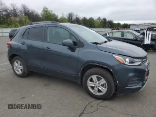 2021 Chevrolet Trax LT z VIN KL7CJLSM4MB365607, wystawiony jako Copart lot #57070515 z przebiegiem 67 813 mil mil oraz Szkoda całkowita • Salvage title. Historia ofert i sprzedaży dostępna na DreamBid. Obrazek 4.