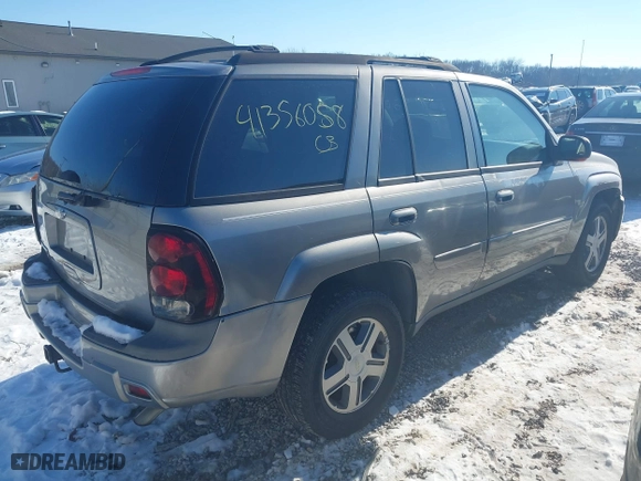2005 Chevrolet TrailBlazer LT with VIN 1GNDT13S152213571, listed as a IAAI auction lot 41356058 with 157,856 mi miles. Bid and sale history available at carsss.com. Image 4.