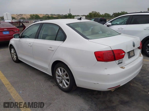 2013 Volkswagen Jetta SE with VIN 3VWDX7AJ1DM374789, listed as a IAAI auction lot 41957918 with 230,052 mi miles and . Bid and sale history available at DreamBid. Image 3.