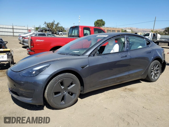 2022 Tesla Model 3 z VIN 5YJ3E1EA2NF336165, wystawiony jako Copart lot #80166114 z przebiegiem 23 097 mil mil oraz Szkoda całkowita • Salvage title. Historia ofert i sprzedaży dostępna na DreamBid. Obrazek 1.