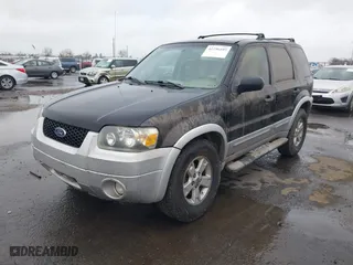 2007 Ford Escape XLT with VIN 1FMYU03107KC08224, listed as a IAAI auction lot 41796105 with 194,640 mi miles. Bid and sale history available at carsss.com. Image 2.